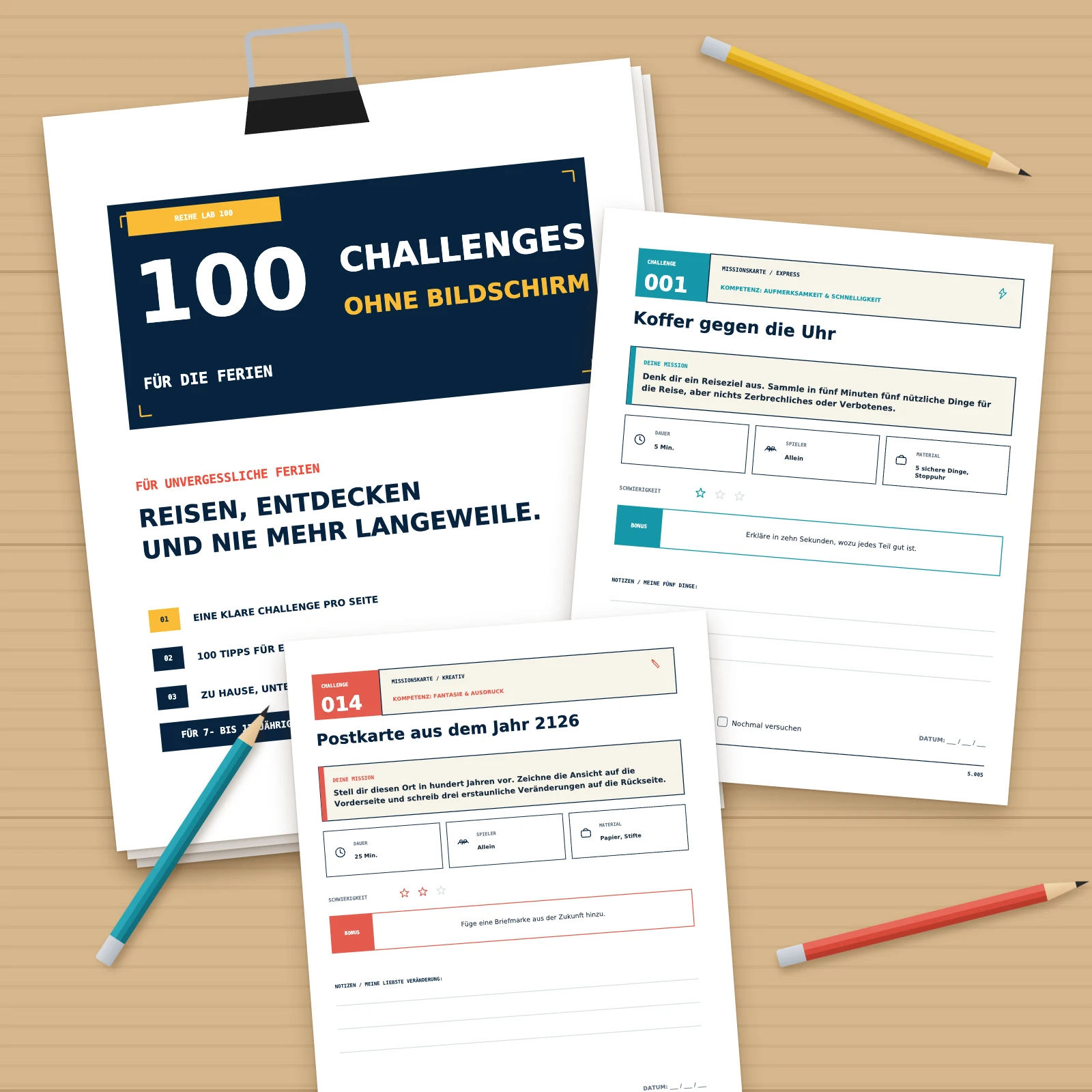 Ausgedruckte Seiten des PDFs auf einem Holztisch: Titelseite auf einem geklammerten Stapel, Challenges 001 und 014, Buntstifte