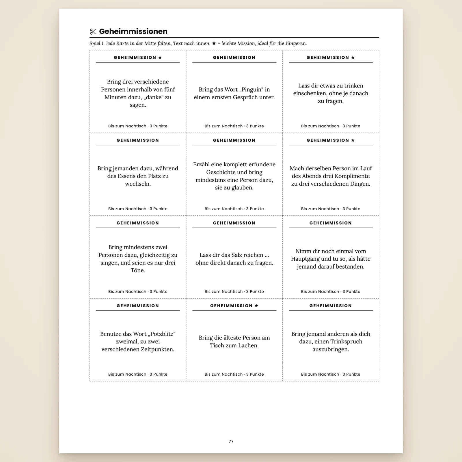 Seite des Bastelsets: 12 Karten Geheimmission mit gestrichelten Schnittlinien, zum Beispiel „Lass dir etwas zu trinken einschenken, ohne je danach zu fragen“, leichte Missionen mit Stern markiert, je 3 Punkte