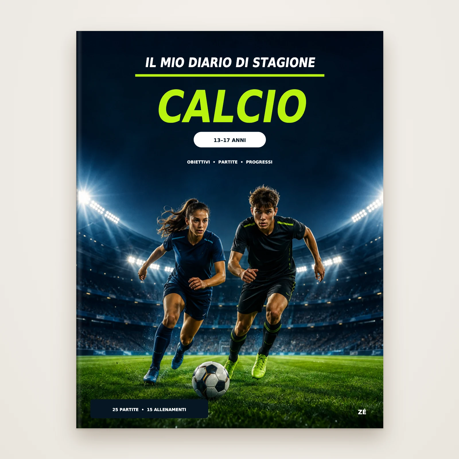 Copertina del libro «Il mio diario di stagione – Calcio», 13-17 anni, Éditions Zé: CALCIO in verde, una ragazza e un ragazzo corrono verso il pallone in uno stadio illuminato