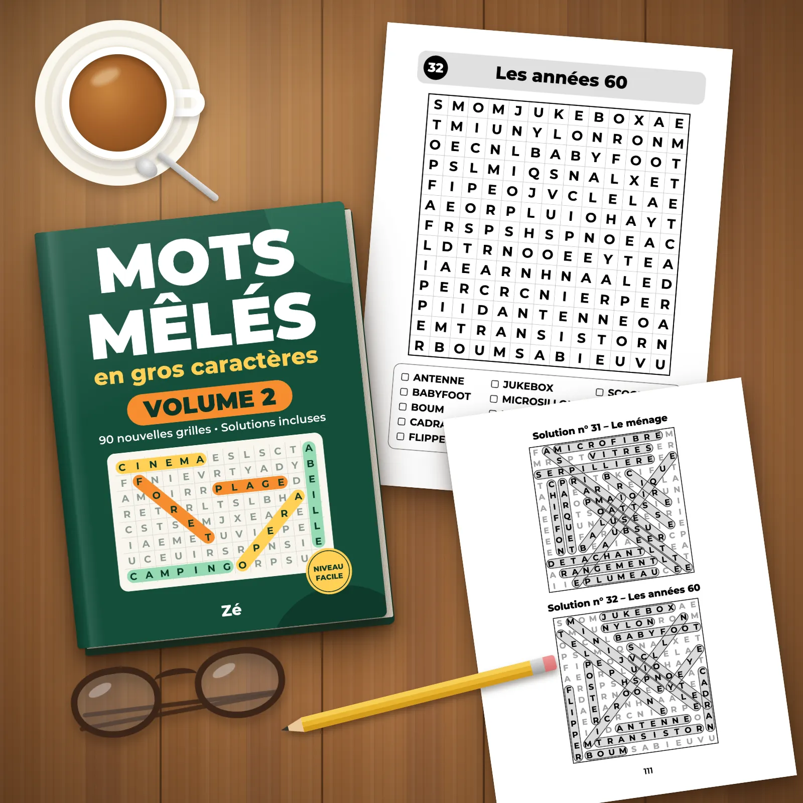 Le livre posé sur une table en bois avec deux pages imprimées (la grille « Les années 60 » et sa page de solutions), une tasse de thé, des lunettes et un crayon