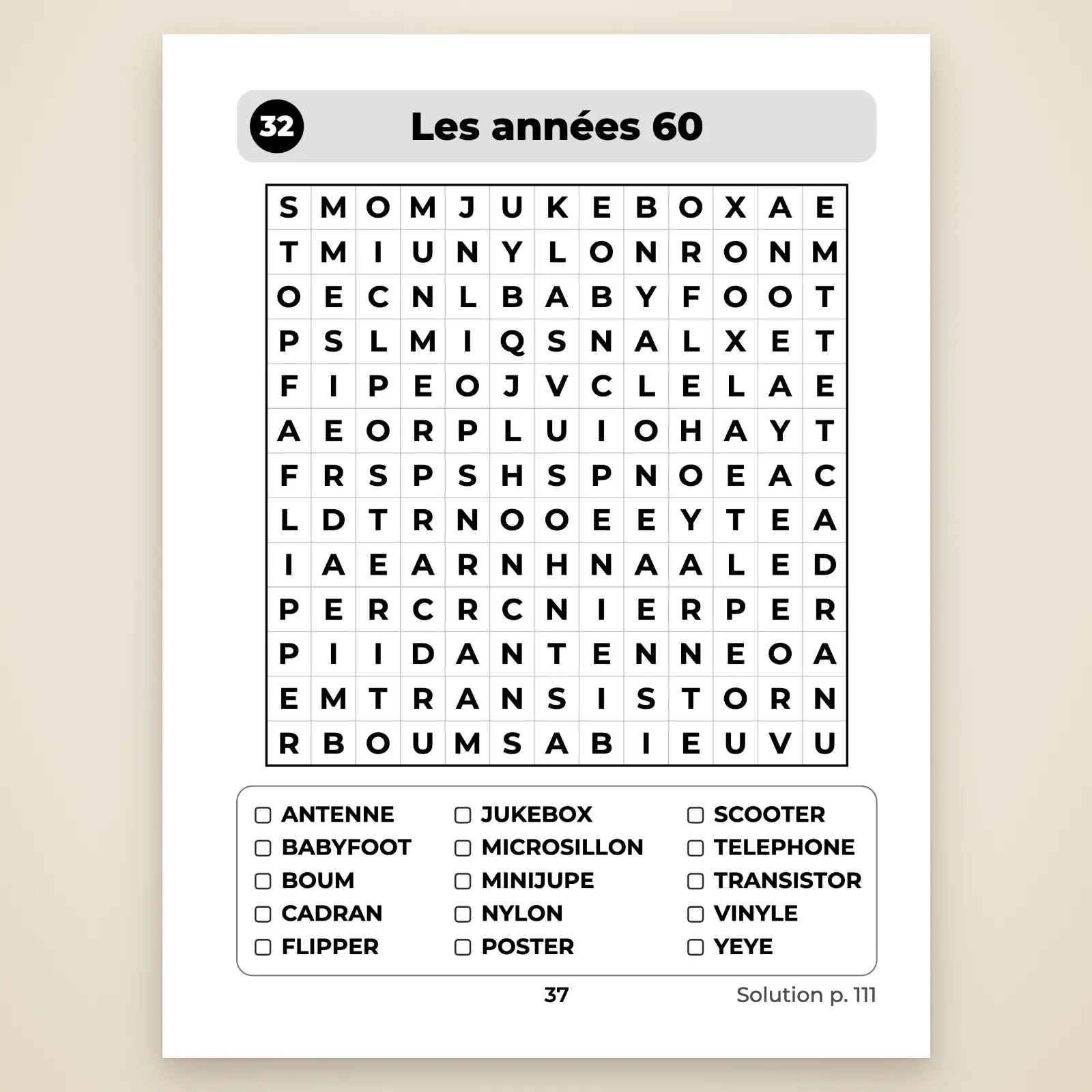 Page de la grille 32 « Les années 60 » : grille de 13 × 13 lettres en gros caractères et liste de 15 mots à cocher (jukebox, babyfoot, transistor…)