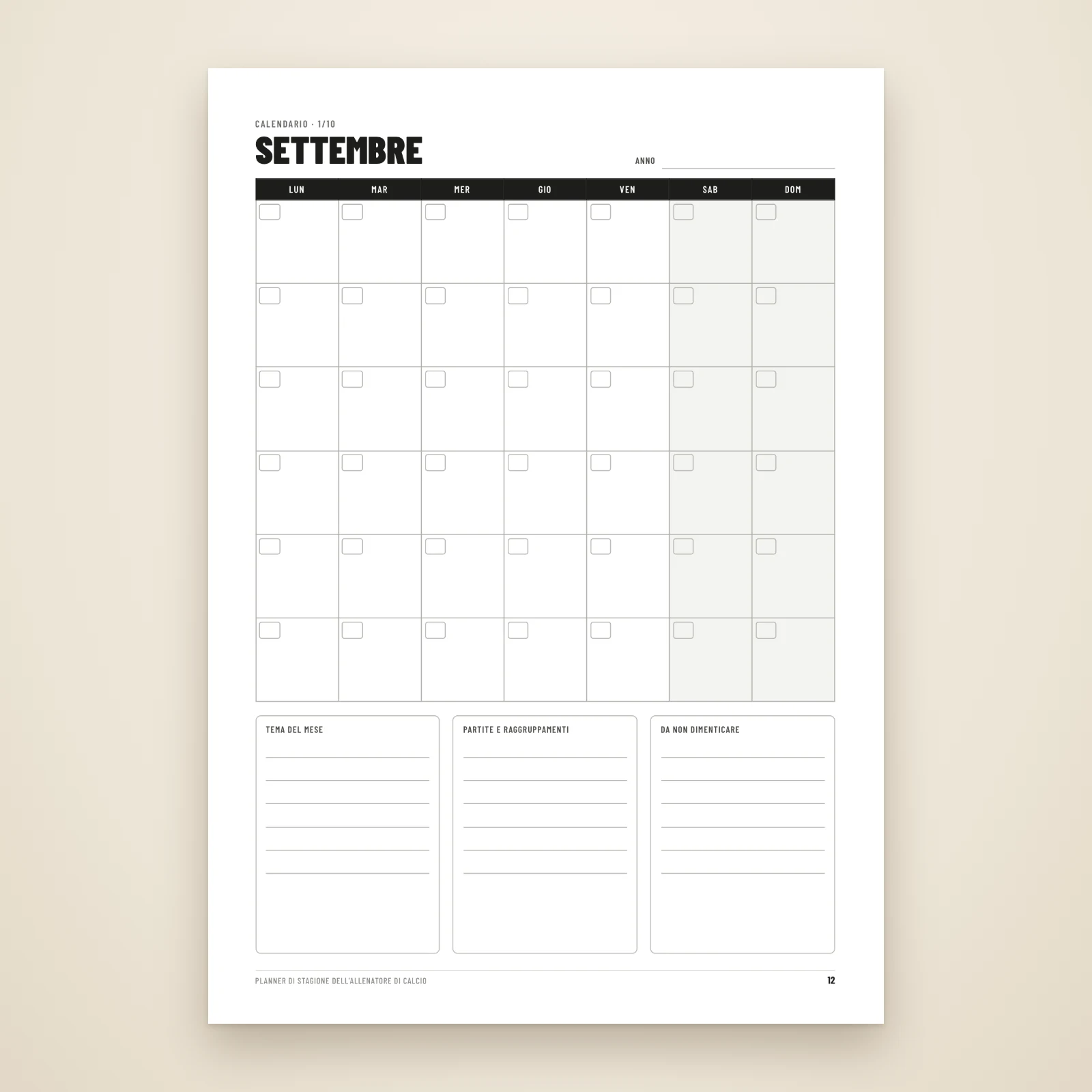 Pagina di calendario di settembre: griglia di sei settimane da datare e riquadri per tema del mese, partite e raggruppamenti e cose da non dimenticare
